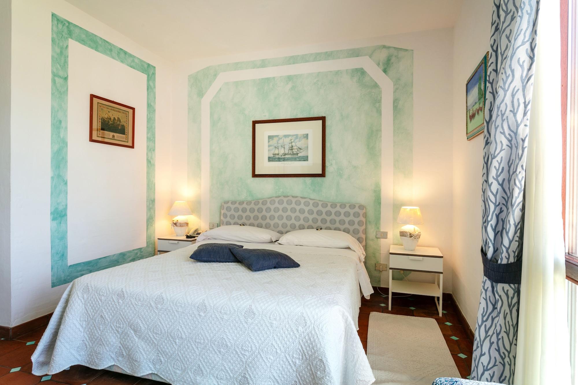 Stefania Boutique By The 4*