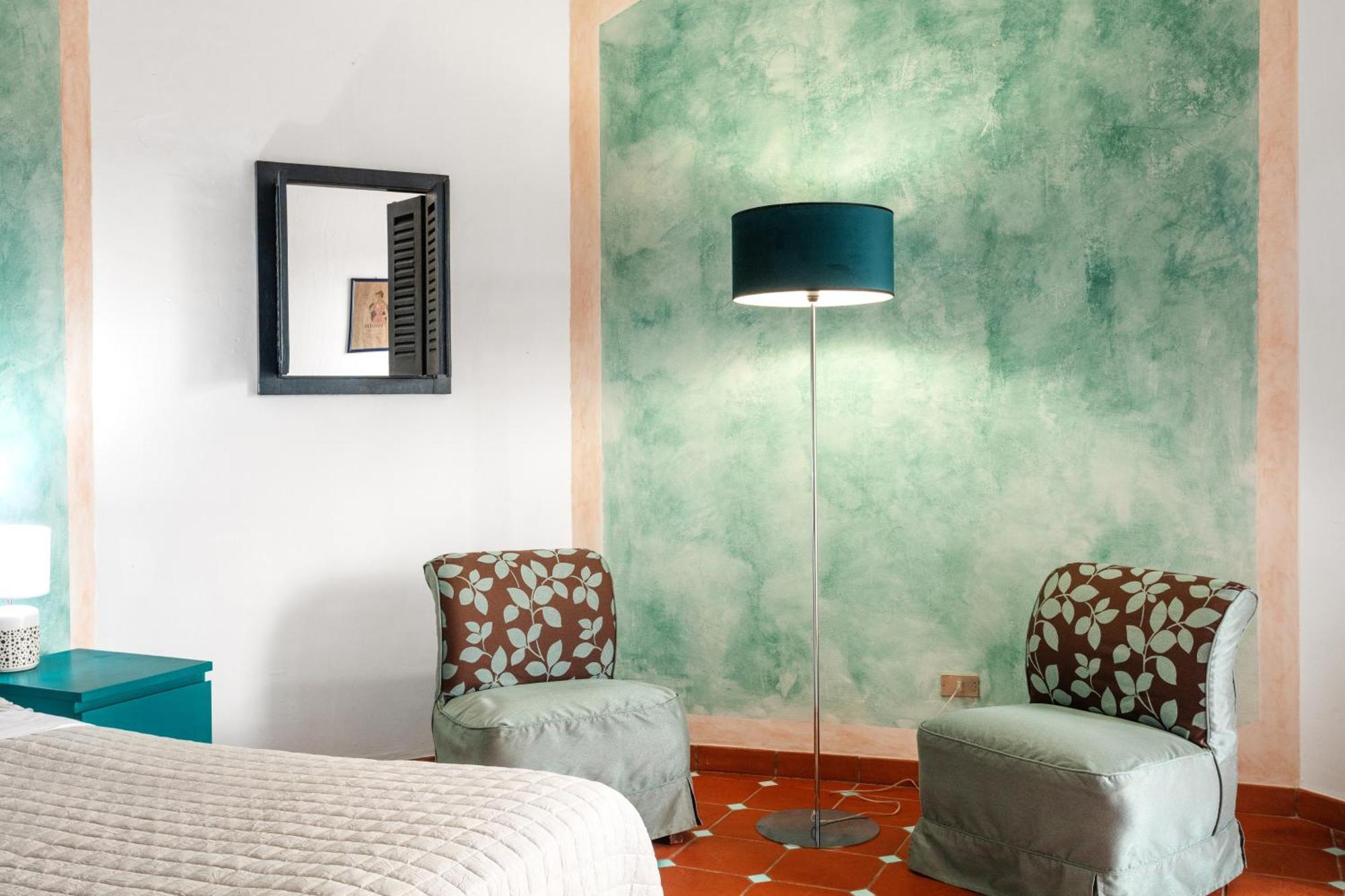 Stefania Boutique By The